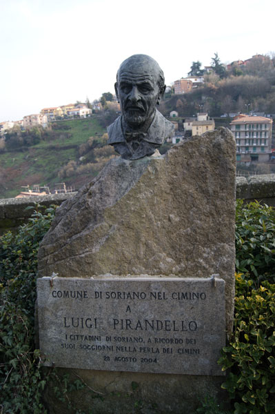 gianluca pirandello monumento