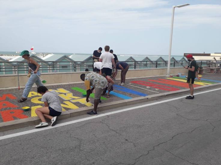 scritta colorata tre